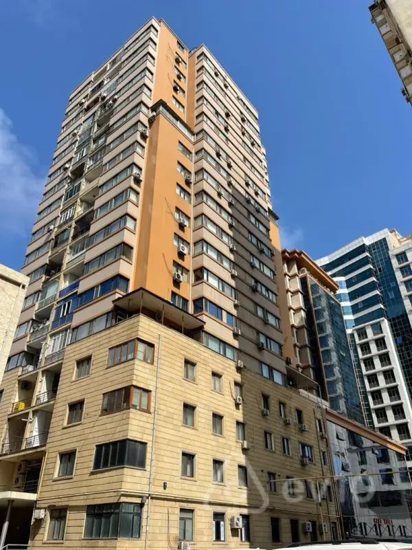 Kirayə verilir 3 otaqlı yeni tikili 135 m²