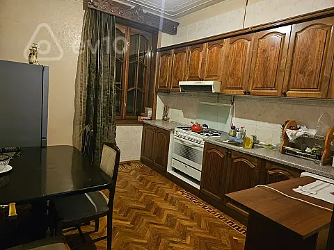 Kirayə verilir 3 otaqlı köhnə tikili 81 m² — Bakı, Səbail 3 otaq 81.00 m²
