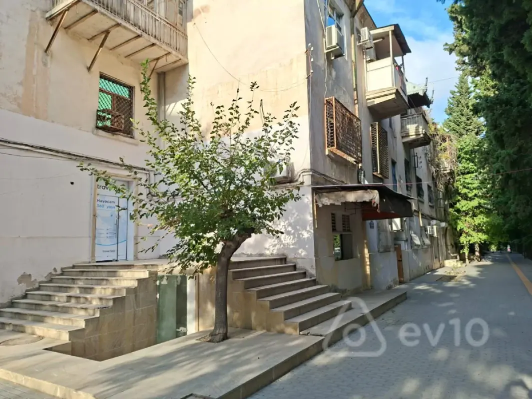 Kirayə verilir 2 otaqlı köhnə tikili 42 m²
