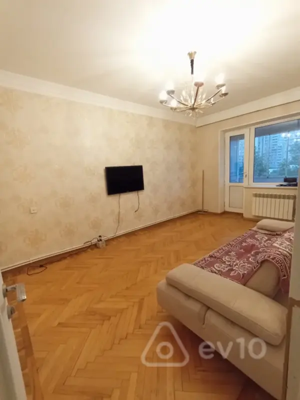 Kirayə verilir 3 otaqlı köhnə tikili 85 m²