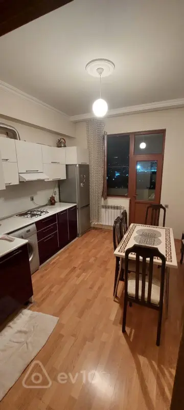 Kirayə verilir 2 otaqlı köhnə tikili 75 m²