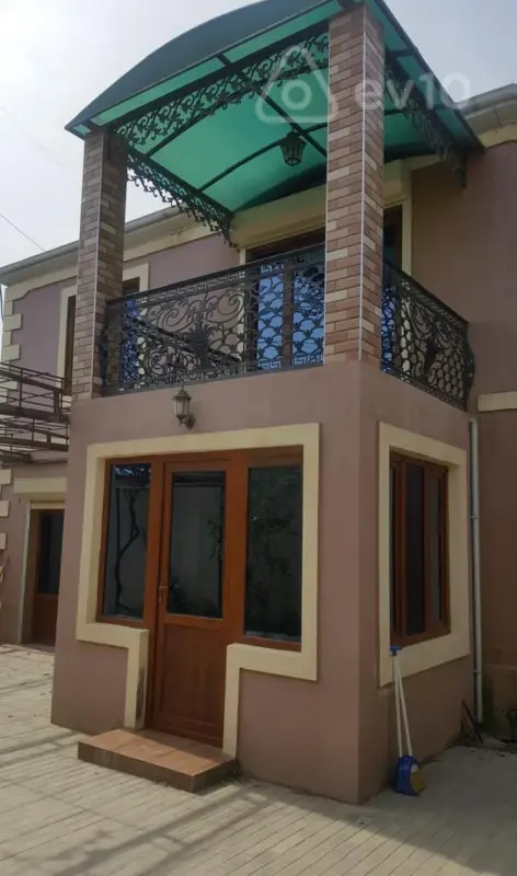Satılır 6 otaqlı həyət evi 200 m²