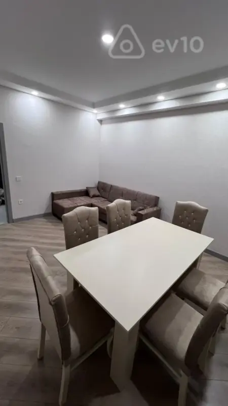 Kirayə verilir 2 otaqlı yeni tikili 80 m²