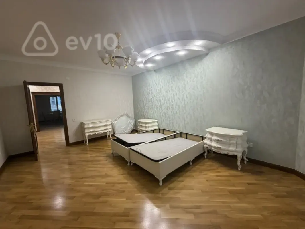 Kirayə verilir 3 otaqlı yeni tikili 132 m²