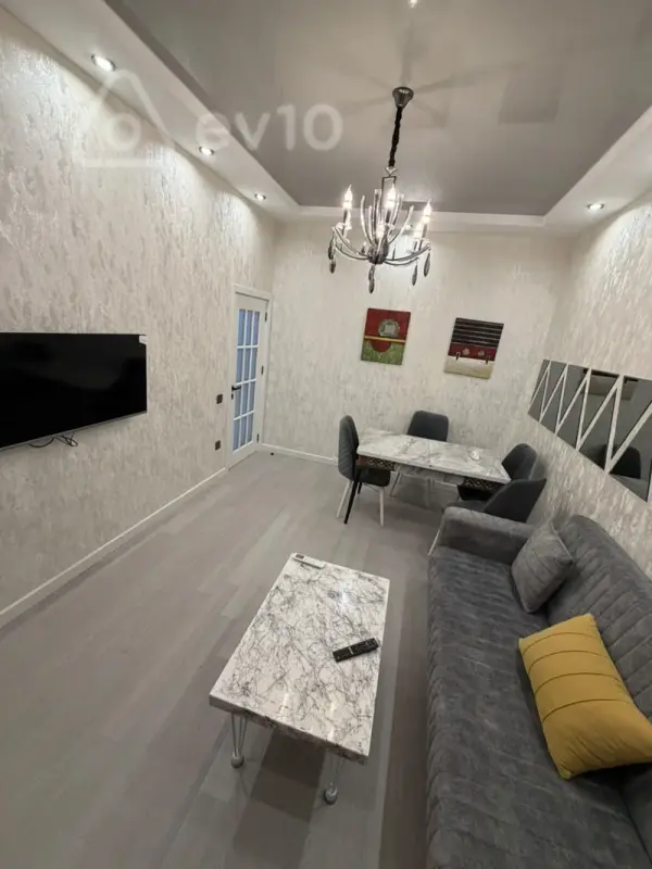 Kirayə verilir 2 otaqlı yeni tikili 70 m²