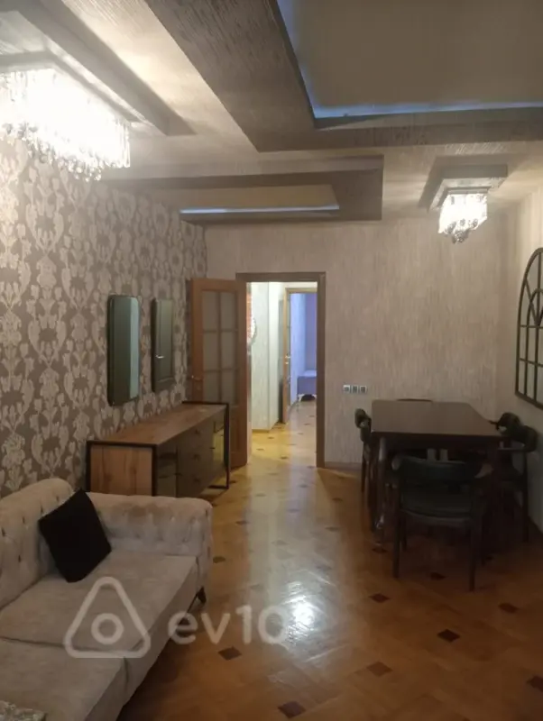 Kirayə verilir 2 otaqlı köhnə tikili 60 m²