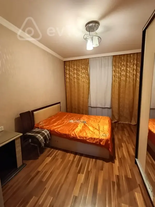 Kirayə verilir 2 otaqlı köhnə tikili 55 m²