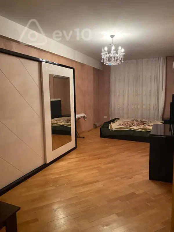 Kirayə verilir 3 otaqlı yeni tikili 140 m²