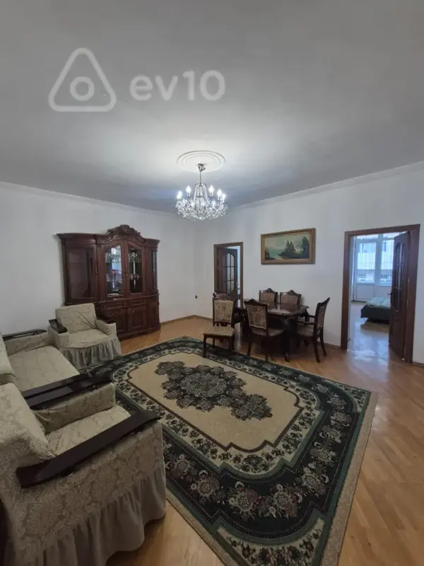 Kirayə verilir 4 otaqlı köhnə tikili 120 m²