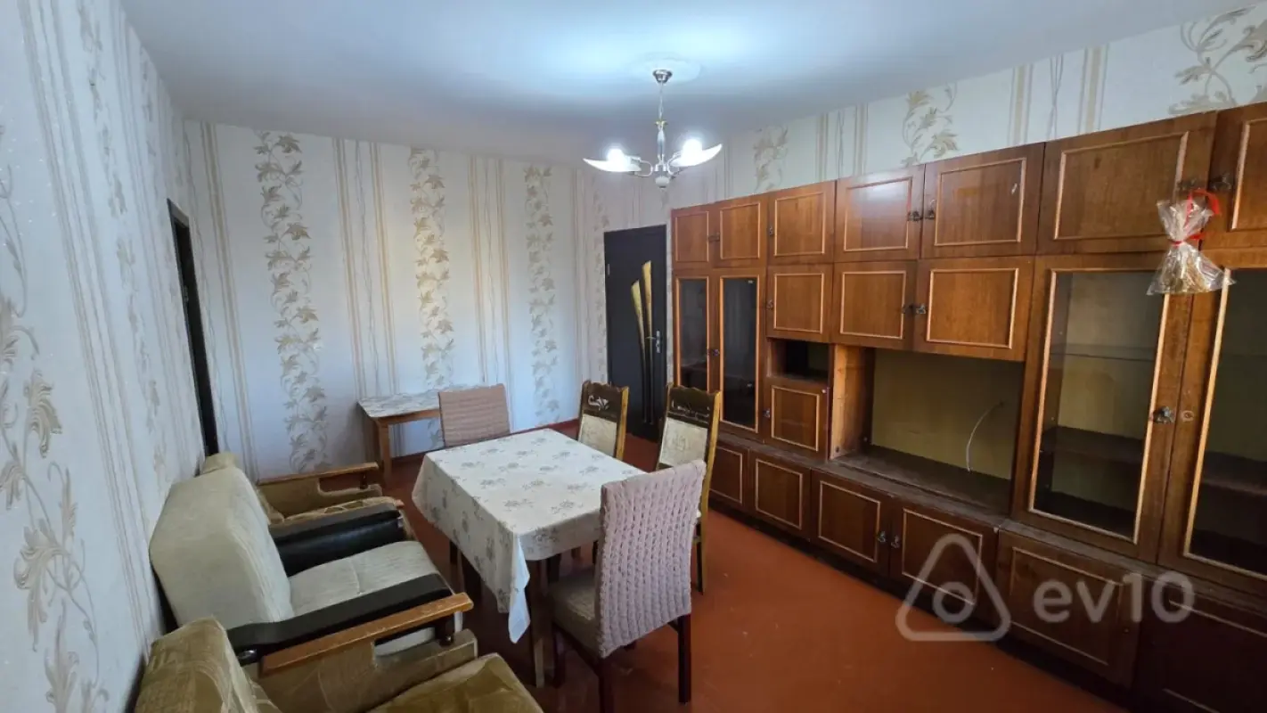 Kirayə verilir 2 otaqlı köhnə tikili 60 m²