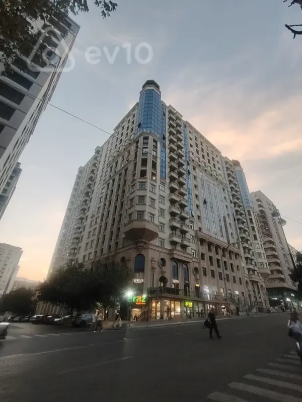Satılır 2 otaqlı yeni tikili 118 m²
