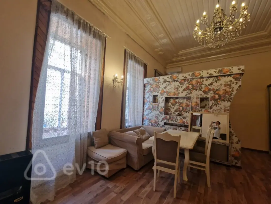 Kirayə verilir 2 otaqlı köhnə tikili 60 m²