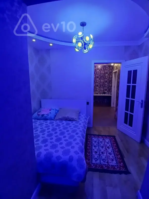 Kirayə verilir 2 otaqlı köhnə tikili 42 m²