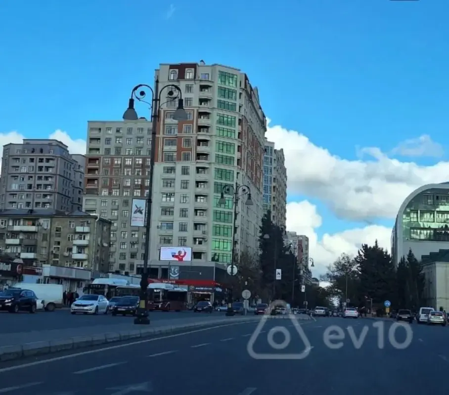 Satılır 3 otaqlı yeni tikili 130 m²