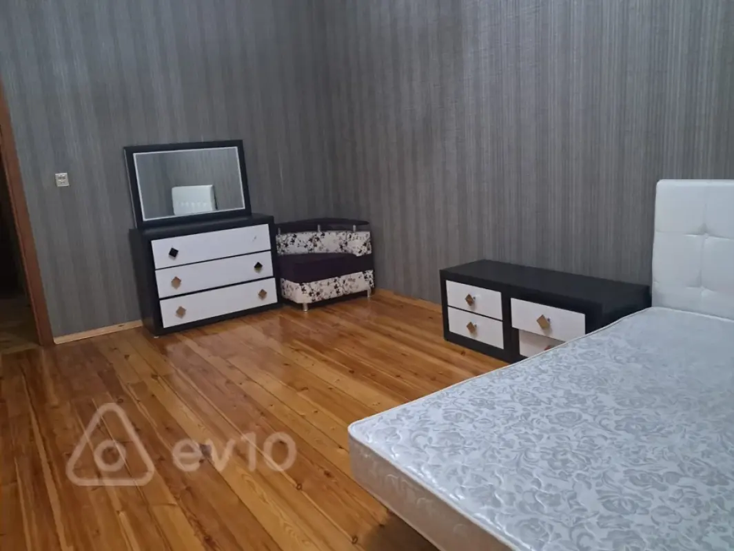 Kirayə verilir 9 otaqlı həyət evi 300 m²