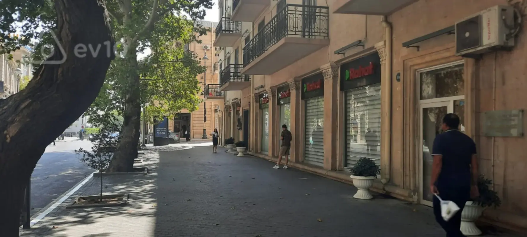Kirayə verilir 4 otaqlı köhnə tikili 110 m²