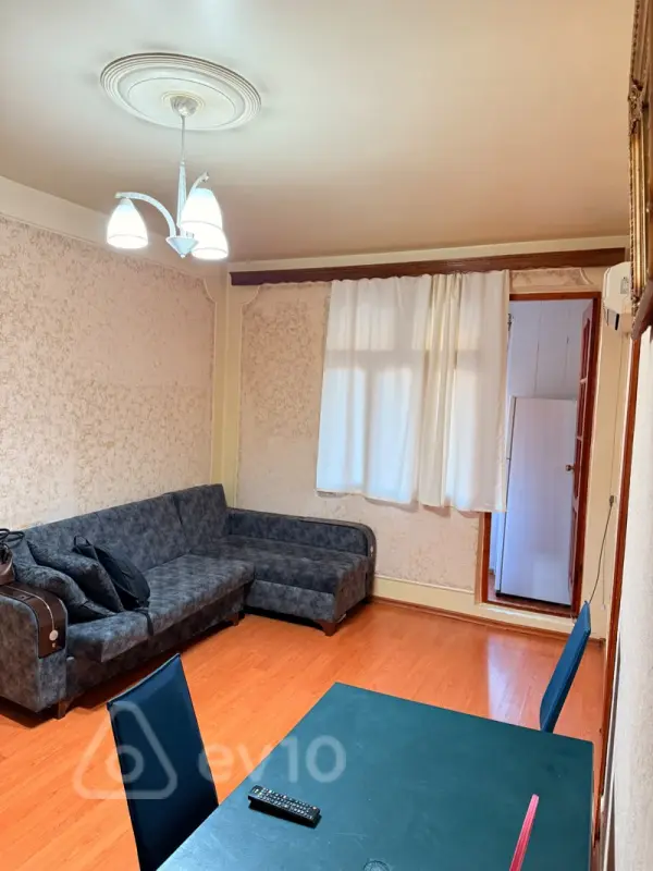 Kirayə verilir 2 otaqlı köhnə tikili 65 m²