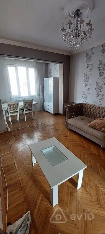 Kirayə verilir 2 otaqlı köhnə tikili 55 m²