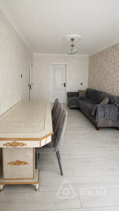 Kirayə verilir 2 otaqlı köhnə tikili 50 m²
