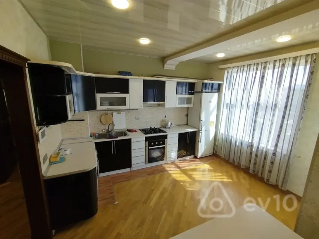Kirayə verilir 3 otaqlı yeni tikili 145 m²