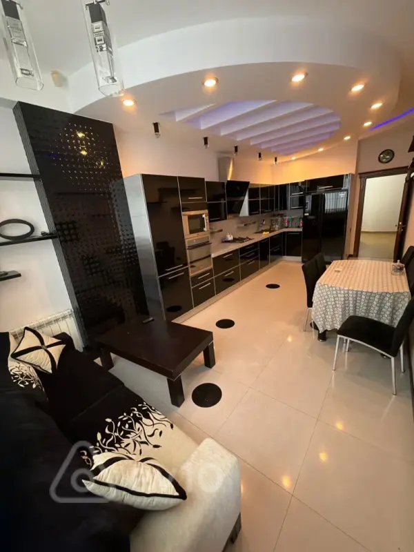 Kirayə verilir 3 otaqlı yeni tikili 120 m²