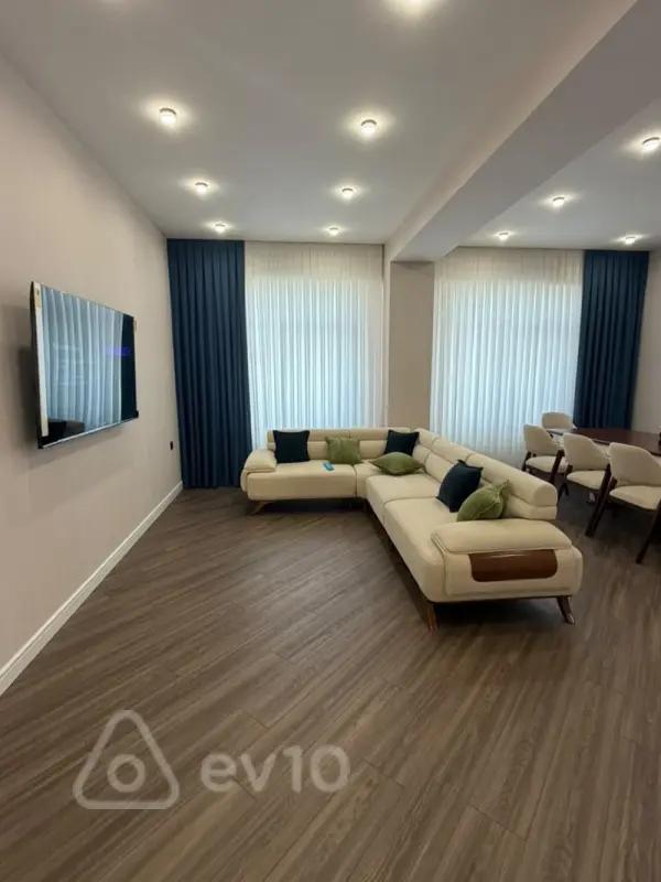 Kirayə verilir 3 otaqlı yeni tikili 152 m²