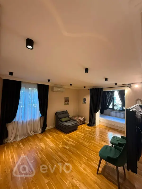 Kirayə verilir 2 otaqlı köhnə tikili 50 m²