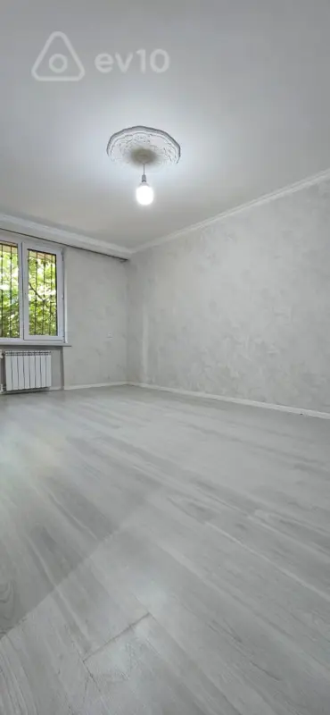 Satılır 2 otaqlı köhnə tikili 45 m²