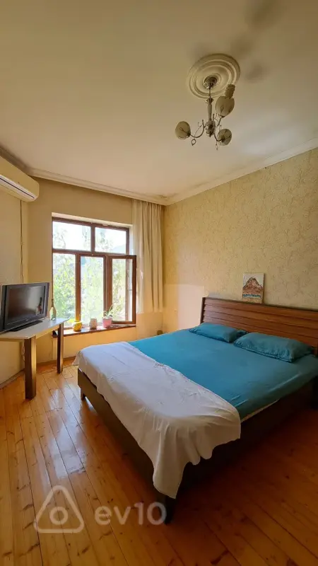 Kirayə verilir 8 otaqlı həyət evi 200 m²