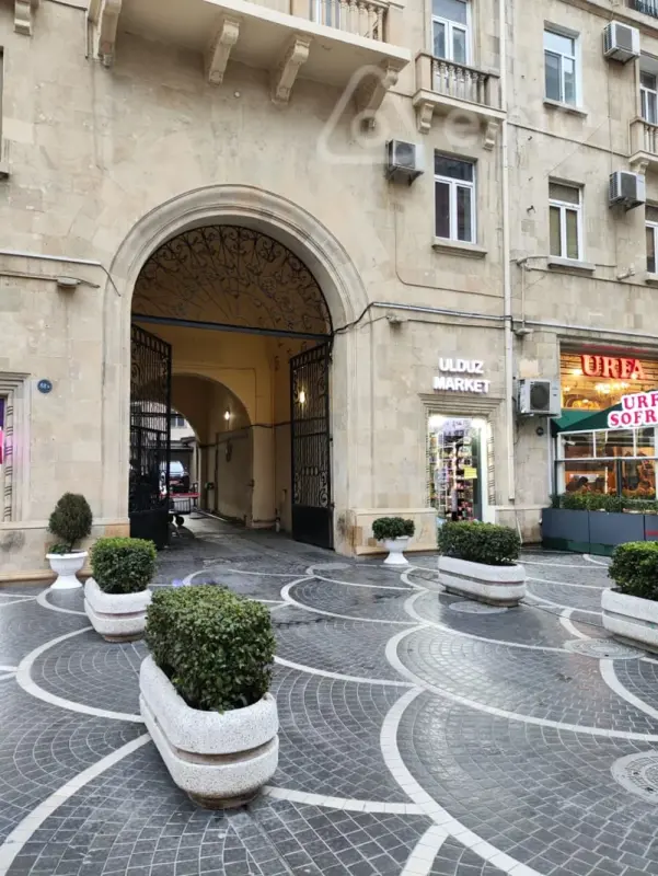 Kirayə verilir 2 otaqlı ofis 65 m²