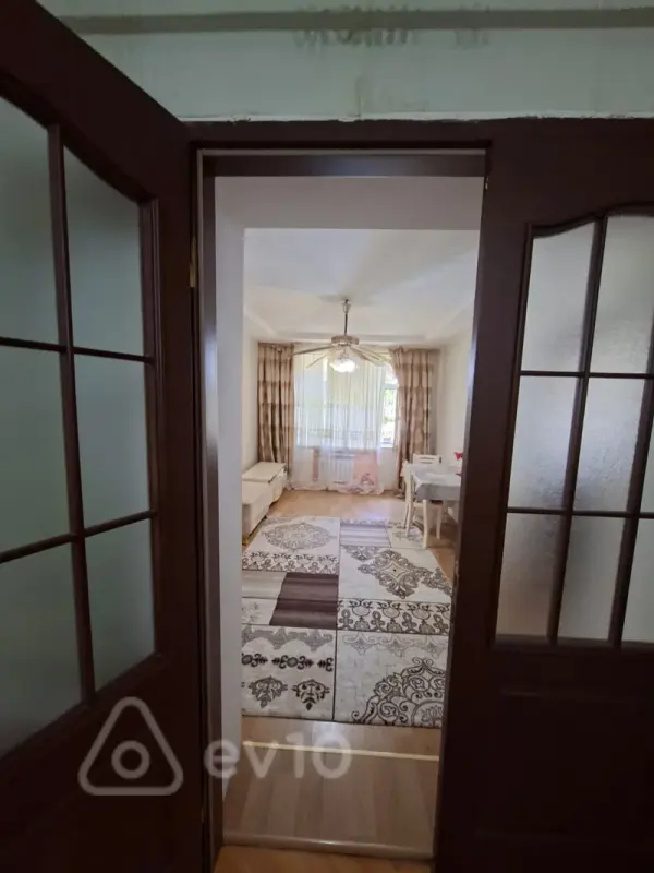 Kirayə verilir 3 otaqlı köhnə tikili 50 m²