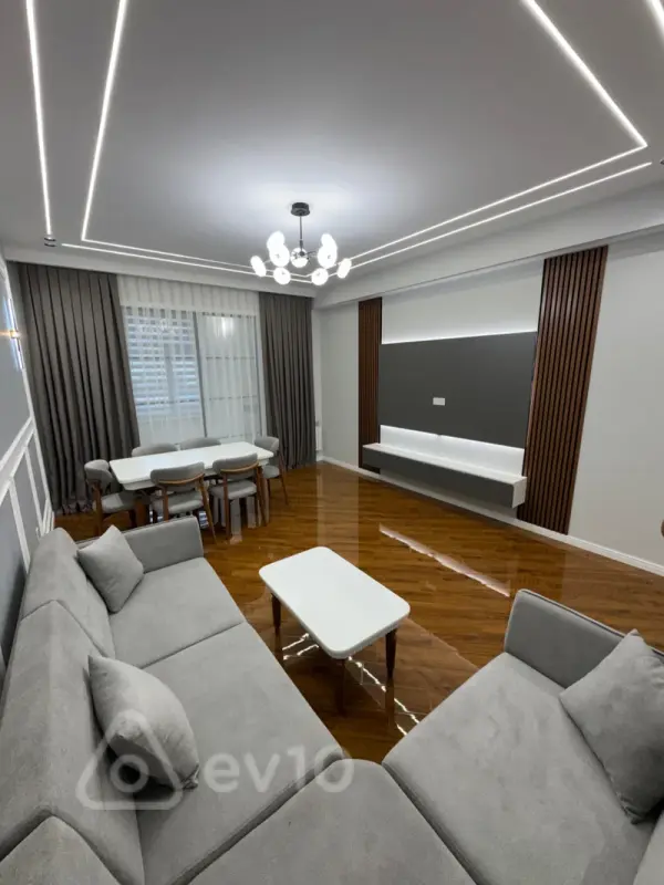 Kirayə verilir 2 otaqlı yeni tikili 80 m²