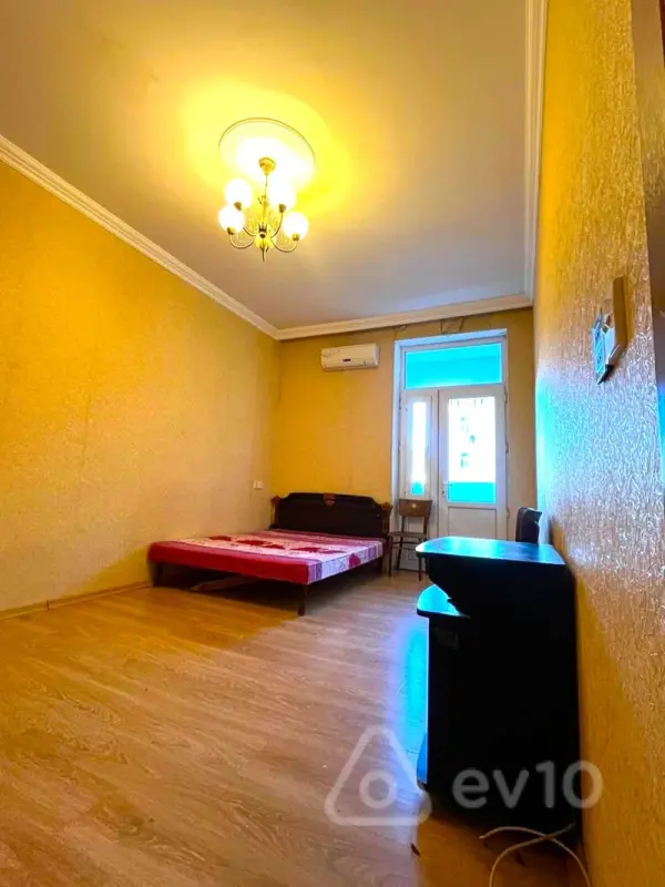 Satılır 1 otaqlı köhnə tikili 40 m²