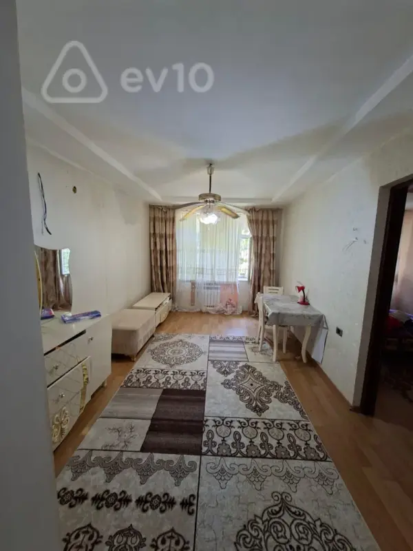 Kirayə verilir 3 otaqlı köhnə tikili 50 m²