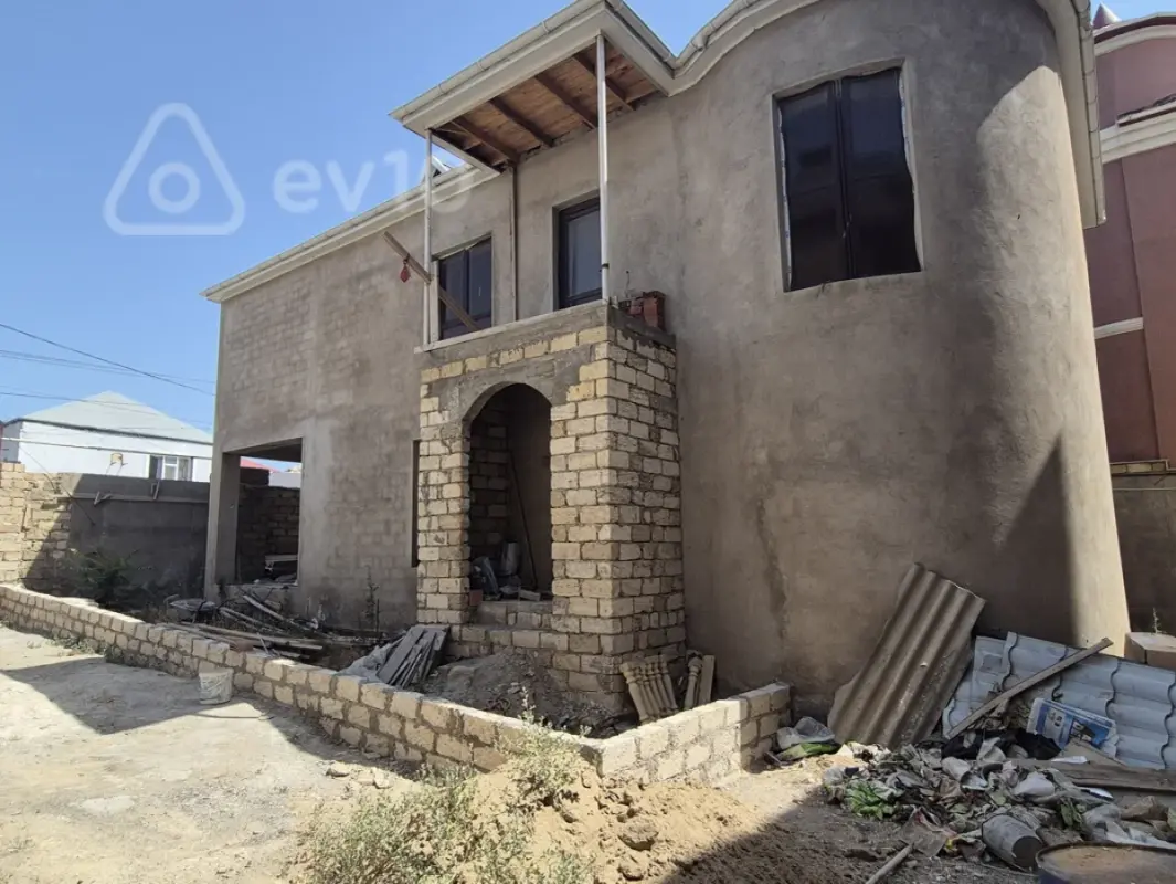 Satılır 6 otaqlı həyət evi 260 m²