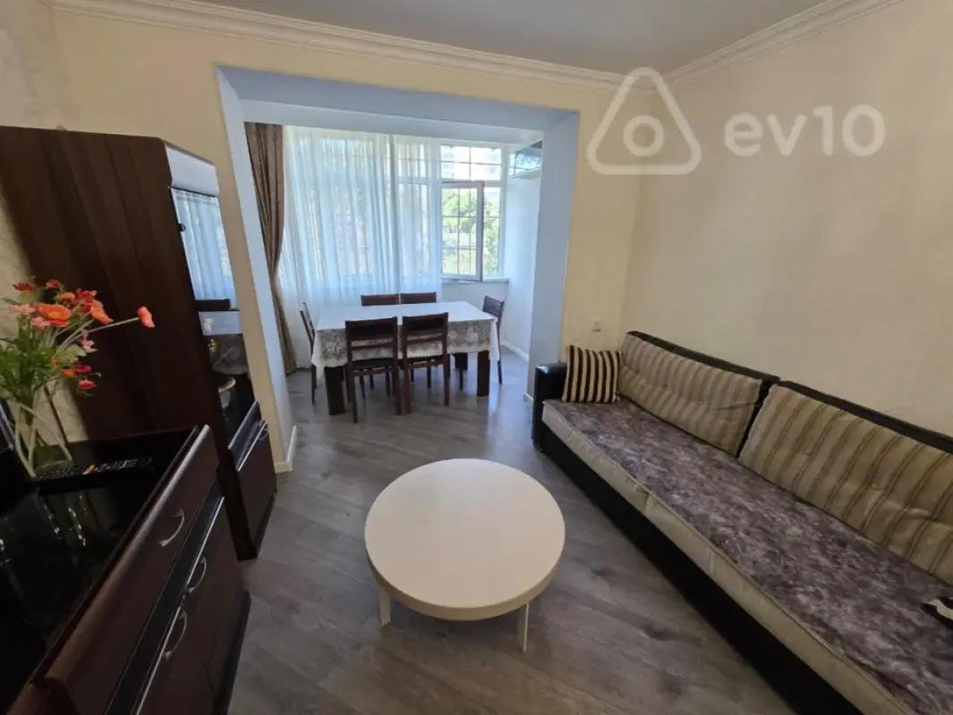 Satılır 3 otaqlı köhnə tikili 75 m²