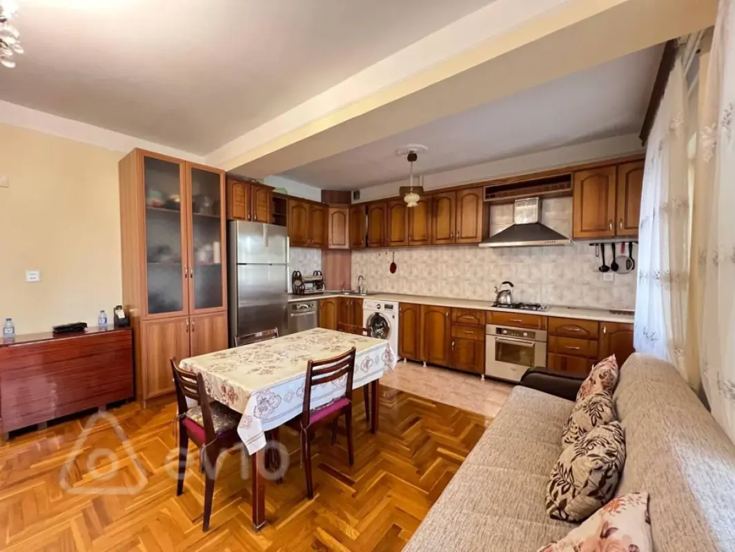Satılır 4 otaqlı köhnə tikili 100 m²