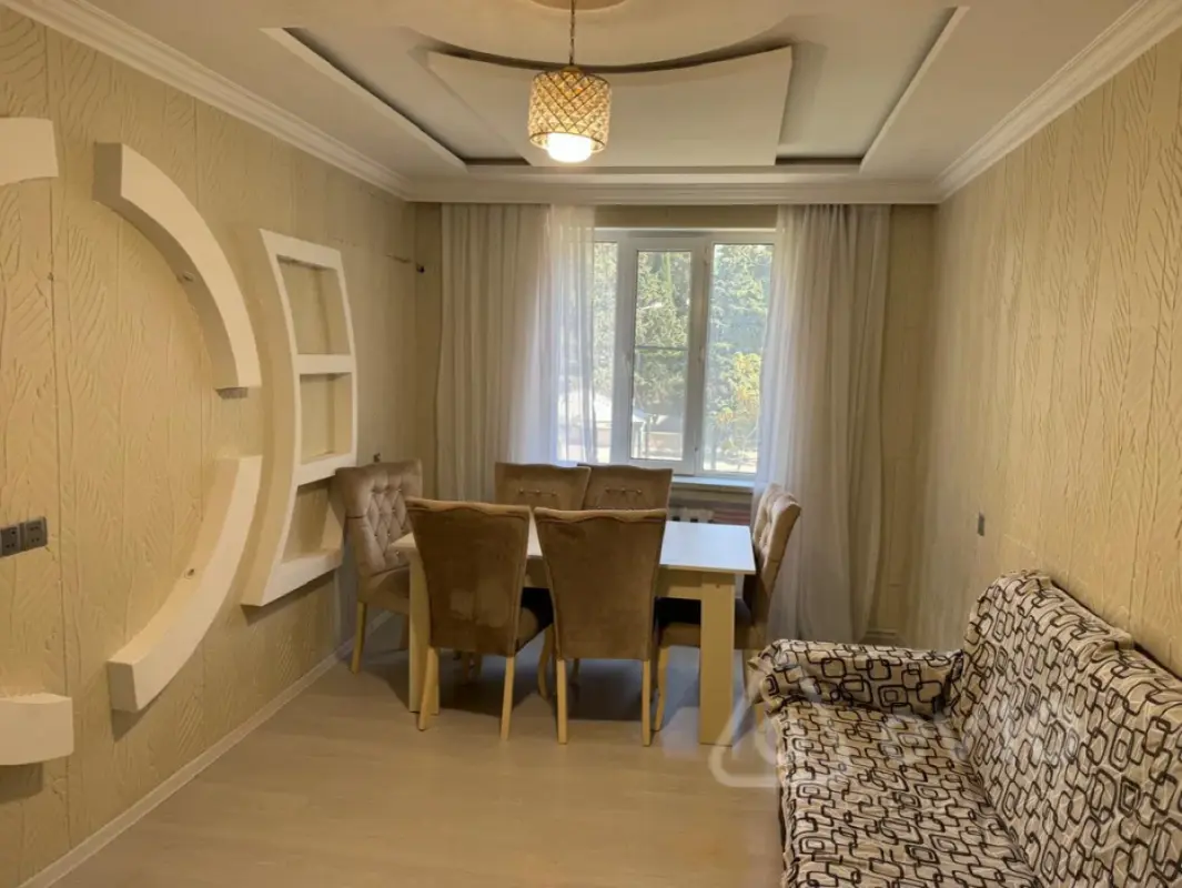 Kirayə verilir 2 otaqlı köhnə tikili 60 m²