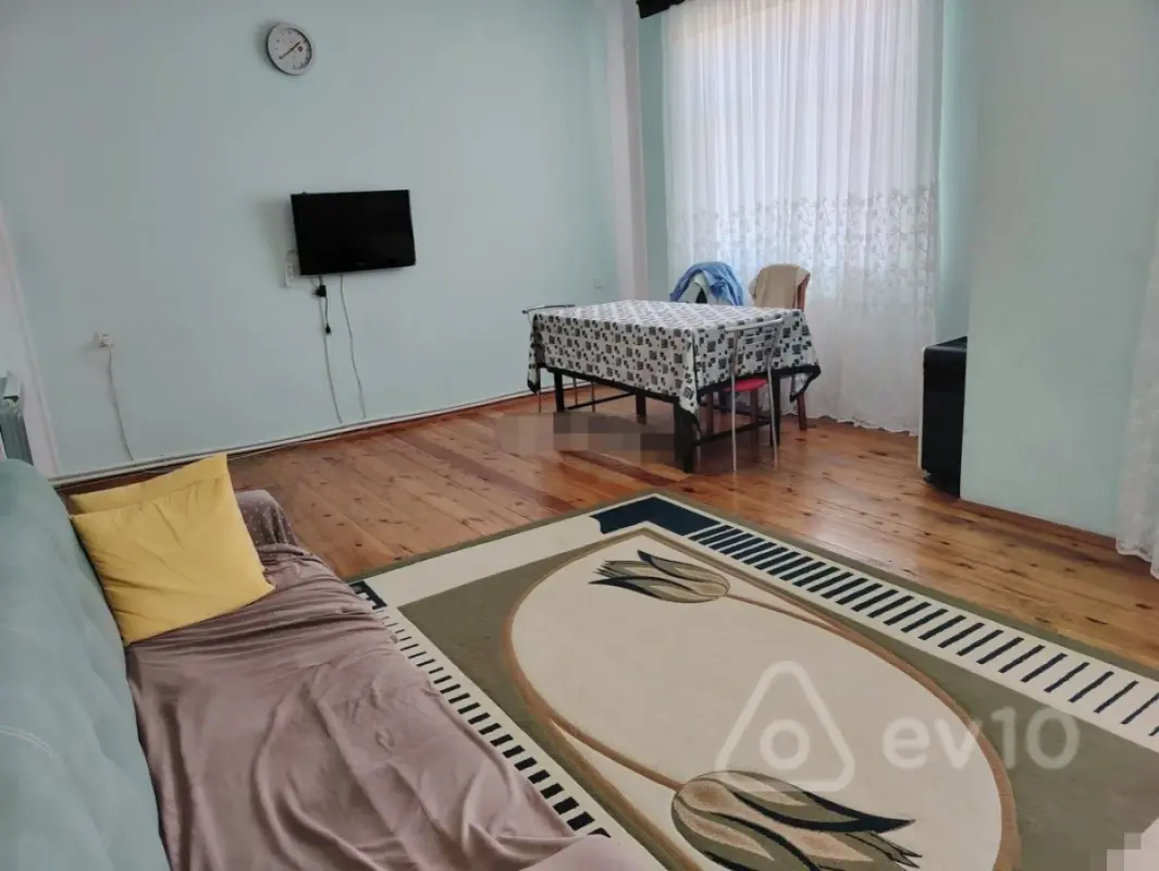 Kirayə verilir 2 otaqlı köhnə tikili 55 m²