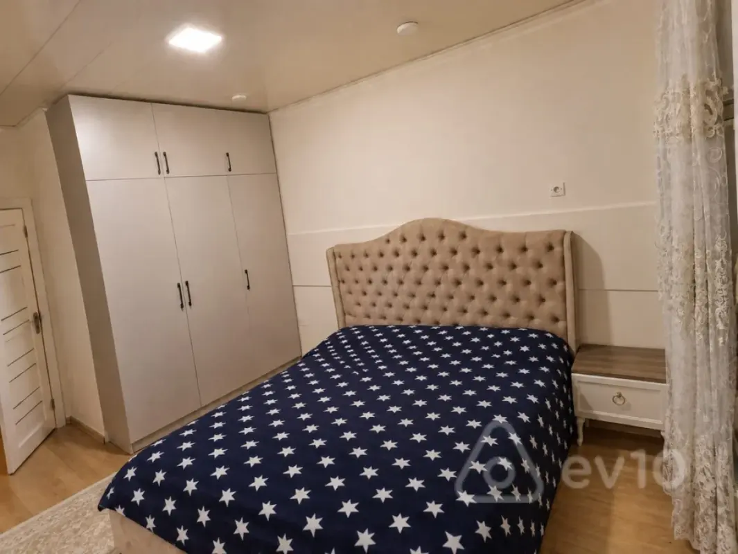 Kirayə verilir 2 otaqlı yeni tikili 65 m²