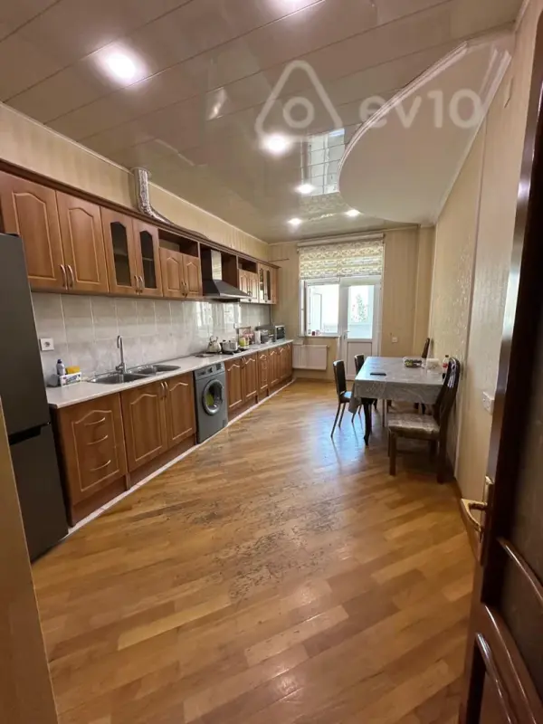 Kirayə verilir 3 otaqlı yeni tikili 135 m²