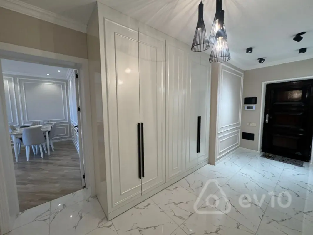 Kirayə verilir 2 otaqlı yeni tikili 85 m²