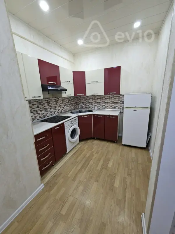 Kirayə verilir 2 otaqlı köhnə tikili 70 m²