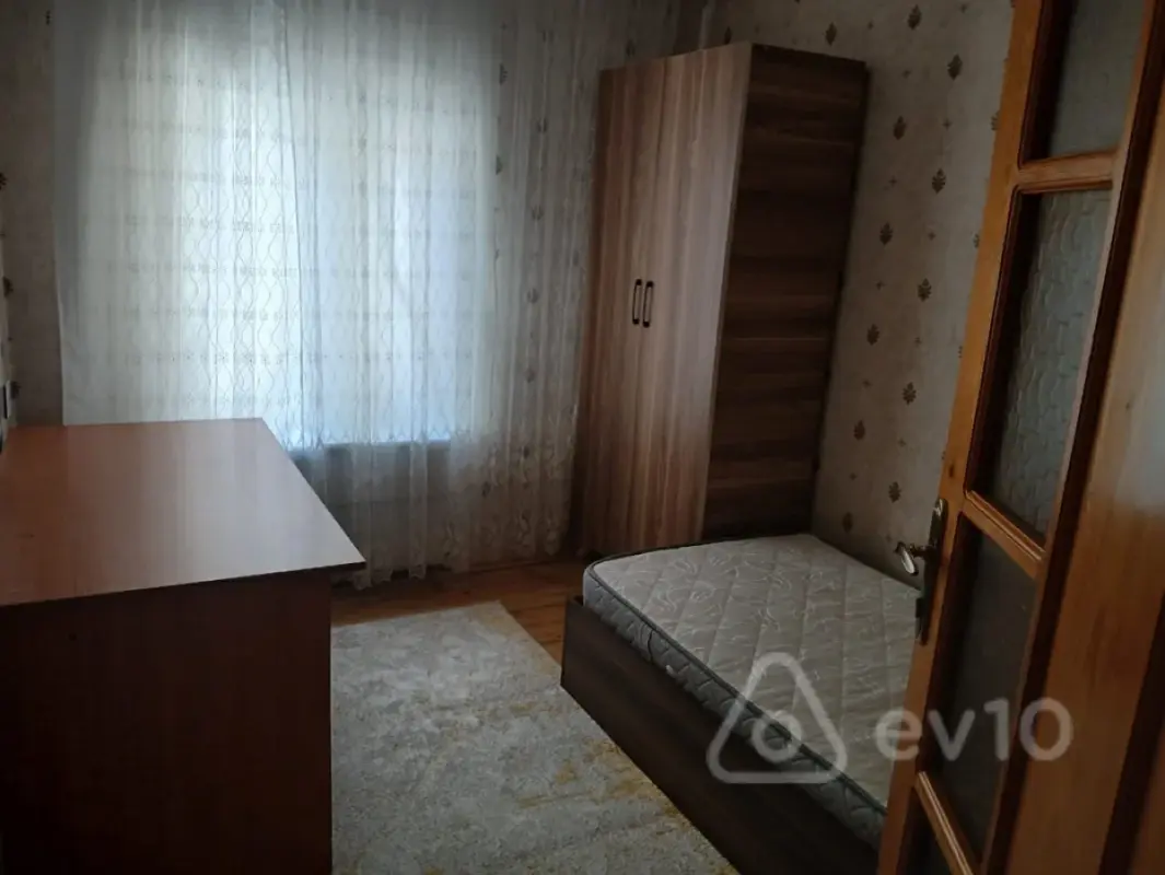 Kirayə verilir 5 otaqlı köhnə tikili 70 m²