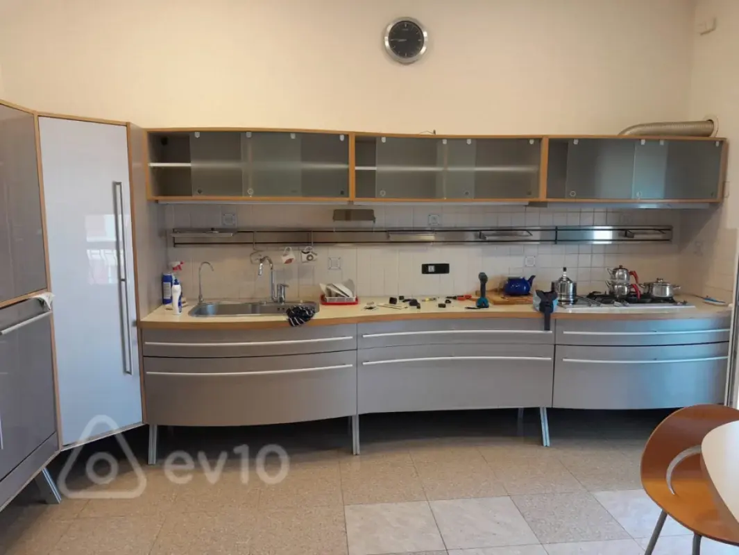 Kirayə verilir 5 otaqlı yeni tikili 320 m²