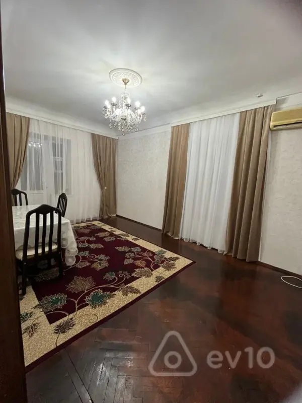 Kirayə verilir 2 otaqlı köhnə tikili 45 m²