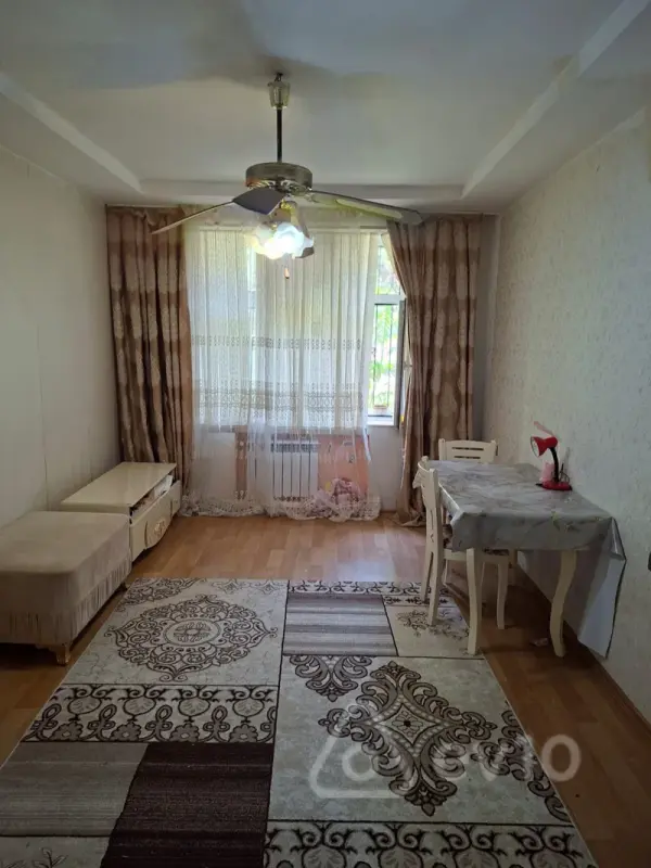 Kirayə verilir 3 otaqlı köhnə tikili 50 m²