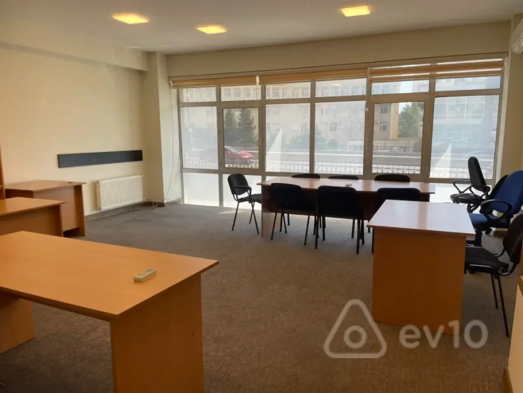 Kirayə verilir 5 otaqlı ofis 260 m²