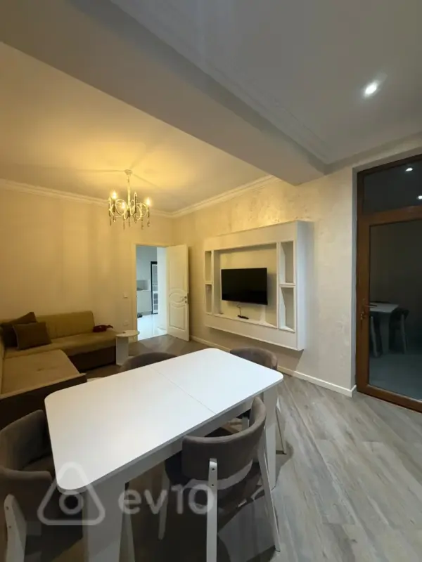 Kirayə verilir 2 otaqlı yeni tikili 70 m²