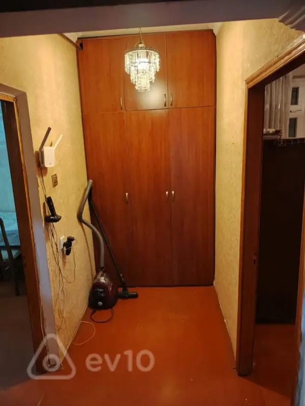 Kirayə verilir 2 otaqlı köhnə tikili 56 m²